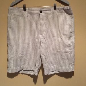 GAP Cream and Gray Seersucker Shorts Mens’ 36